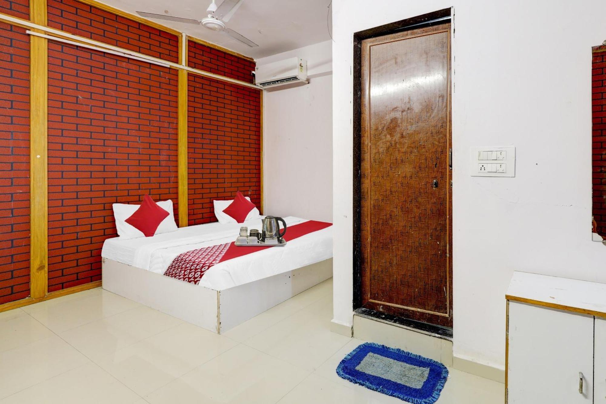 Hotel O Cozy Rooms سورات المظهر الخارجي الصورة