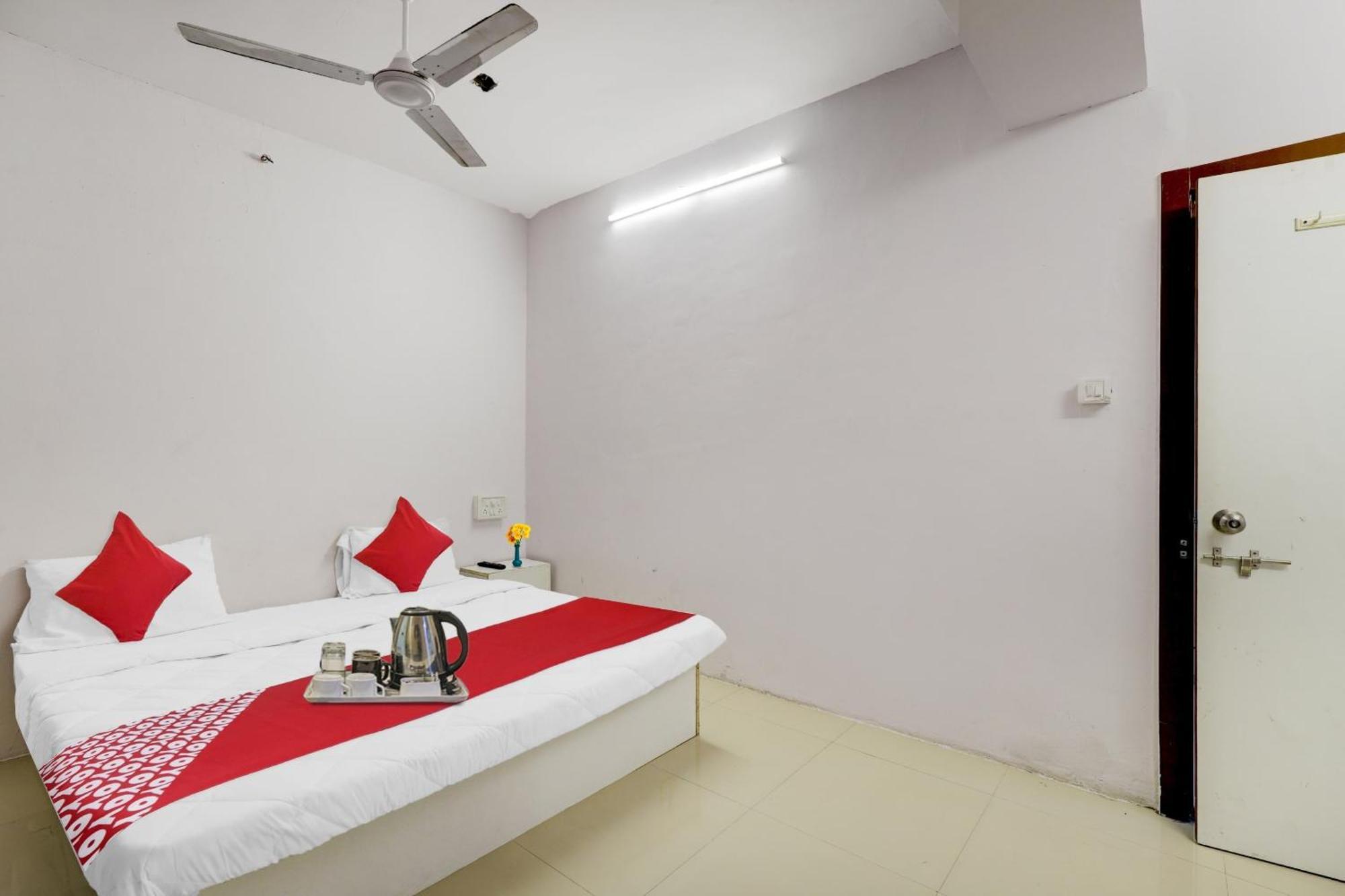 Hotel O Cozy Rooms سورات المظهر الخارجي الصورة