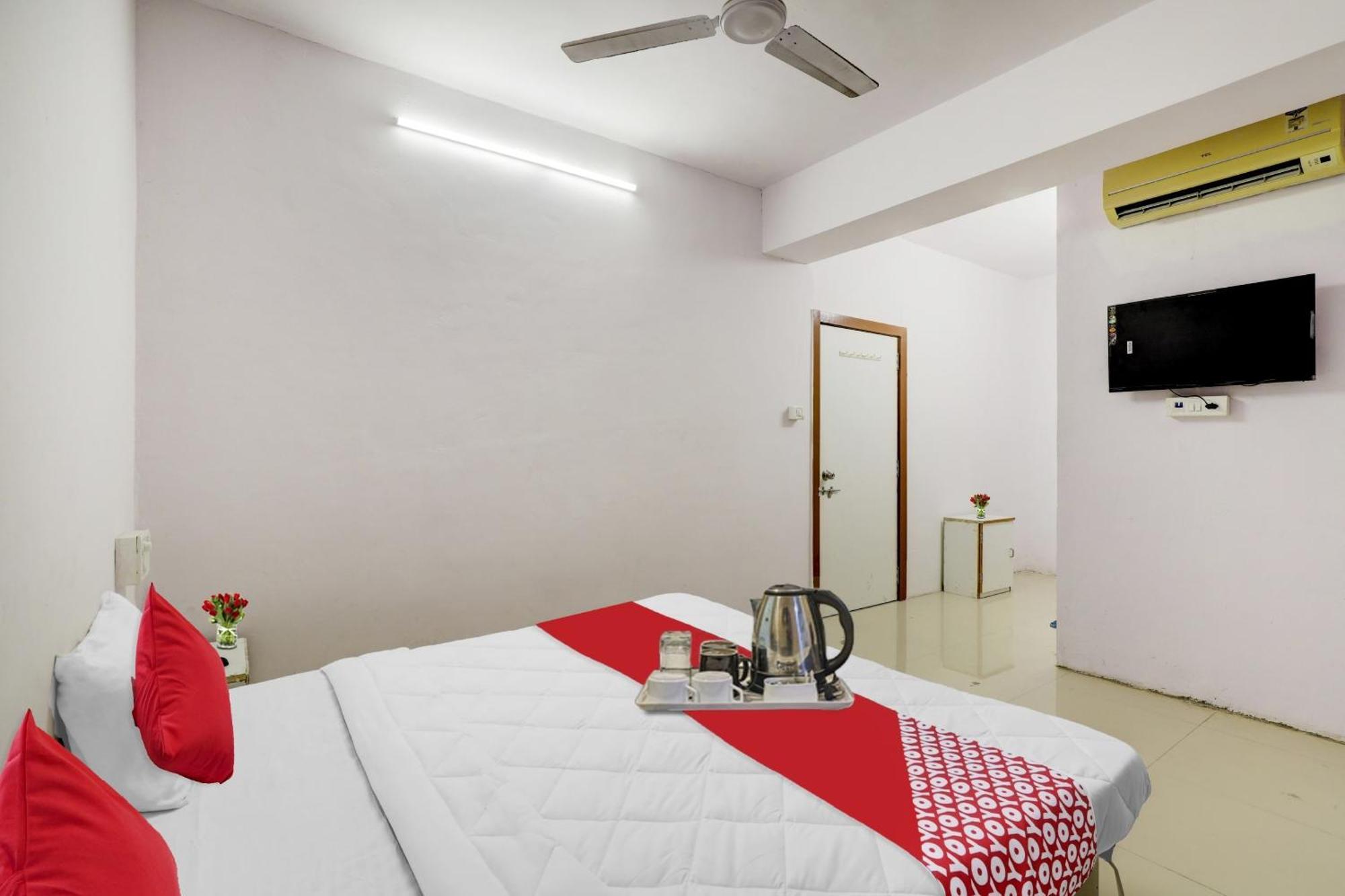 Hotel O Cozy Rooms سورات المظهر الخارجي الصورة