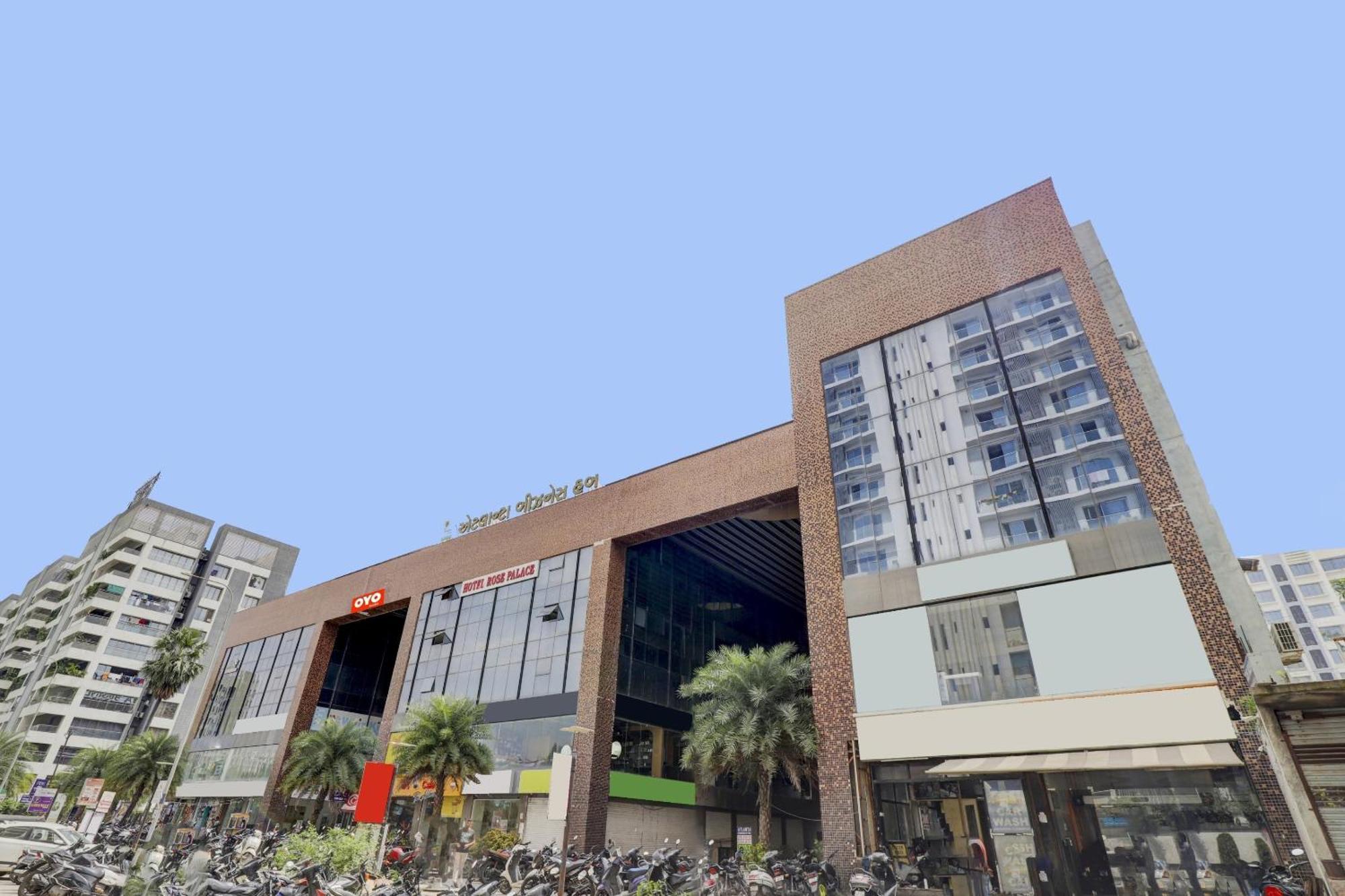Hotel O Cozy Rooms سورات المظهر الخارجي الصورة