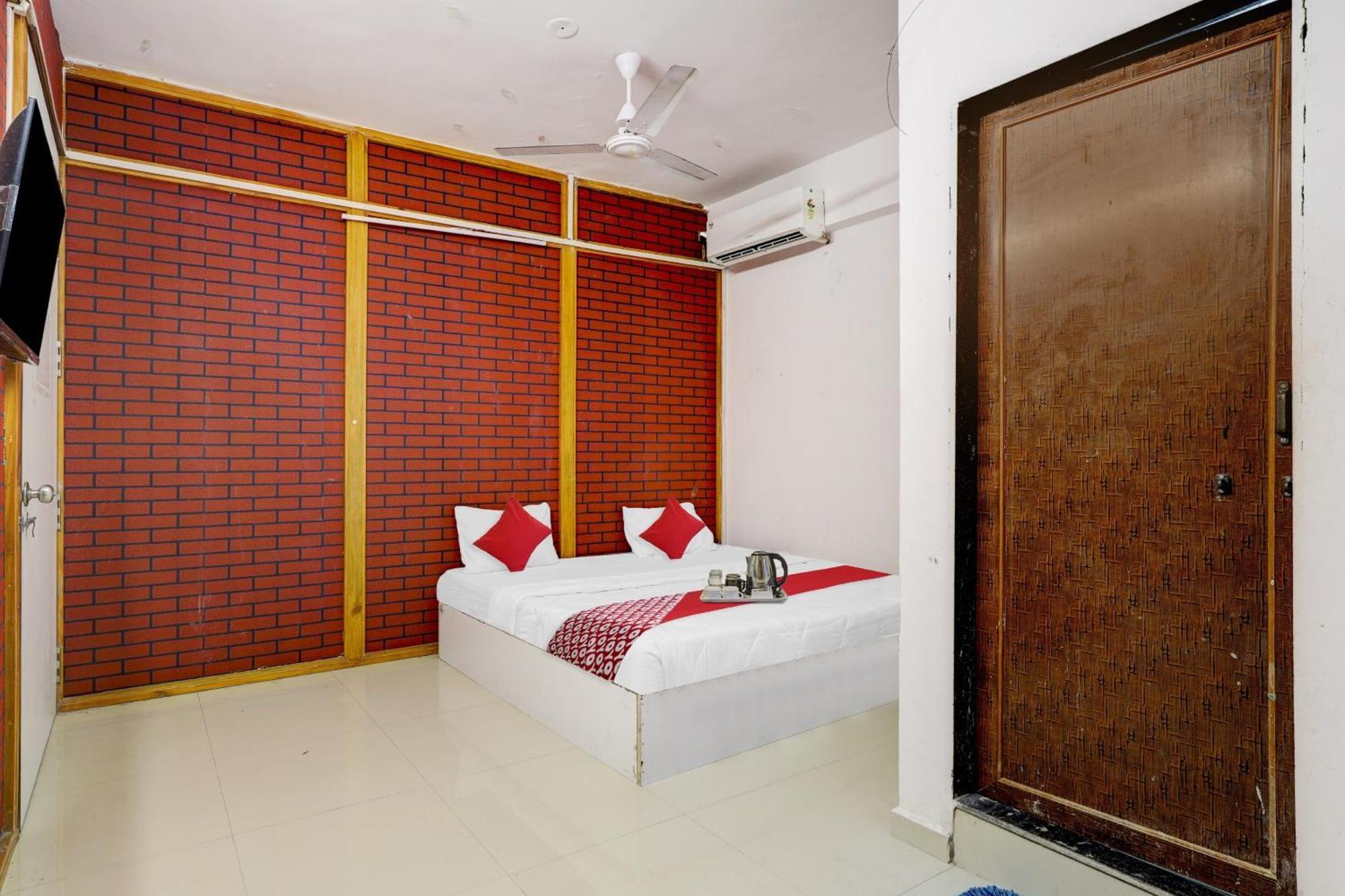 Hotel O Cozy Rooms سورات المظهر الخارجي الصورة