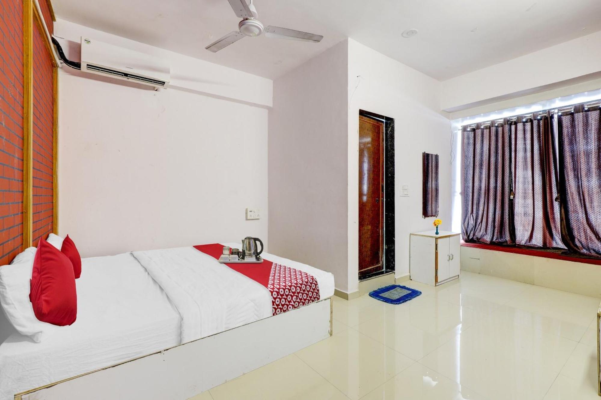 Hotel O Cozy Rooms سورات المظهر الخارجي الصورة